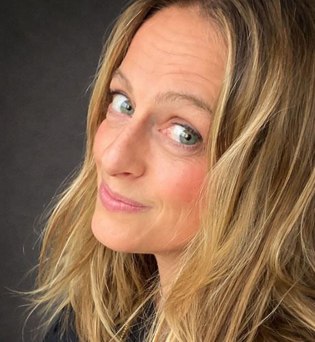 CONSULTANTE EN STRATÉGIE, COMMUNICATION ET DÉVELOPPEMENT PROFESSIONNEL À ANNONAY Je suis Aurélia Chovet, fondatrice de CÔBM, agence de communication et centre de formation certifié Qualiopi à Annonay.